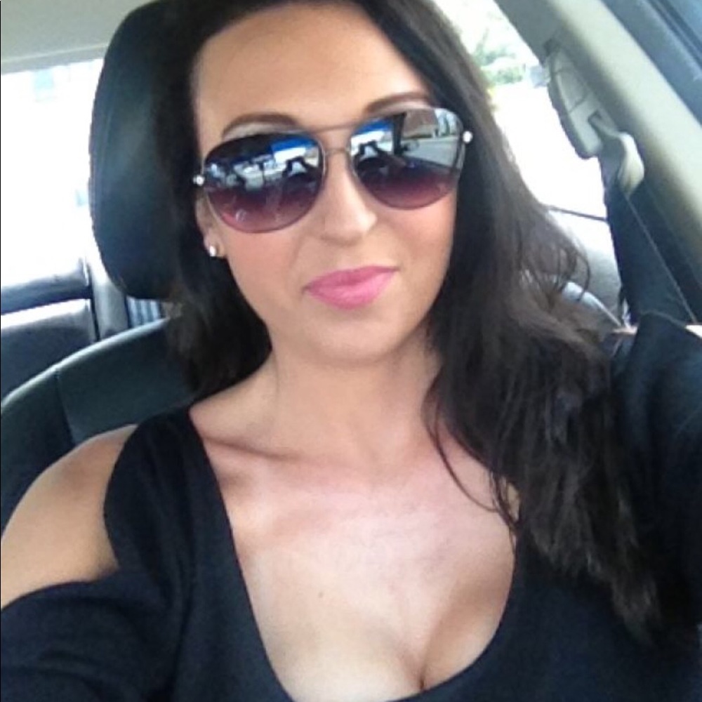 Meet your Posher, Samantha